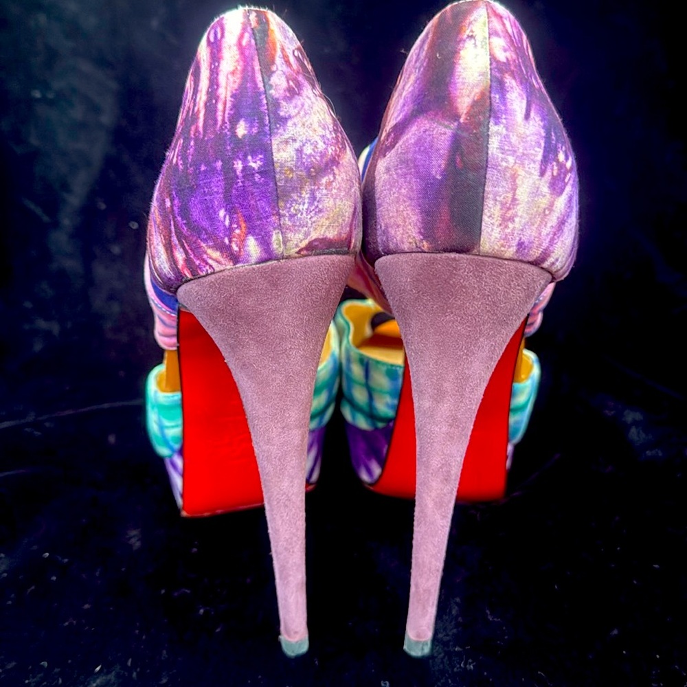 CHRISTIAN LOUBOUTIN TYE DYE SUEDE/ FABRIC PITOU PEEP TOE HIGH HEEL SHOES- 9 ๐๐ ๐ฅ - Picture 9 of 14